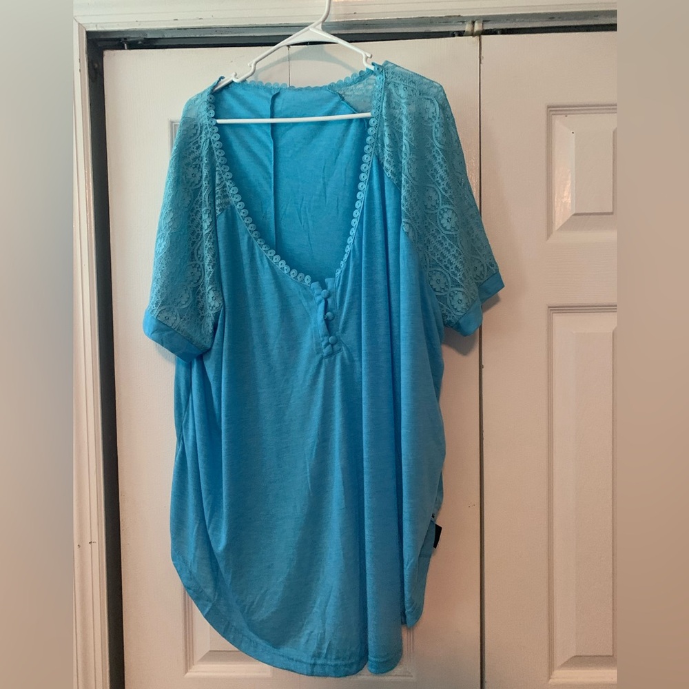 No tag on it for size but I got them in a size 4 xl blue lightweight material